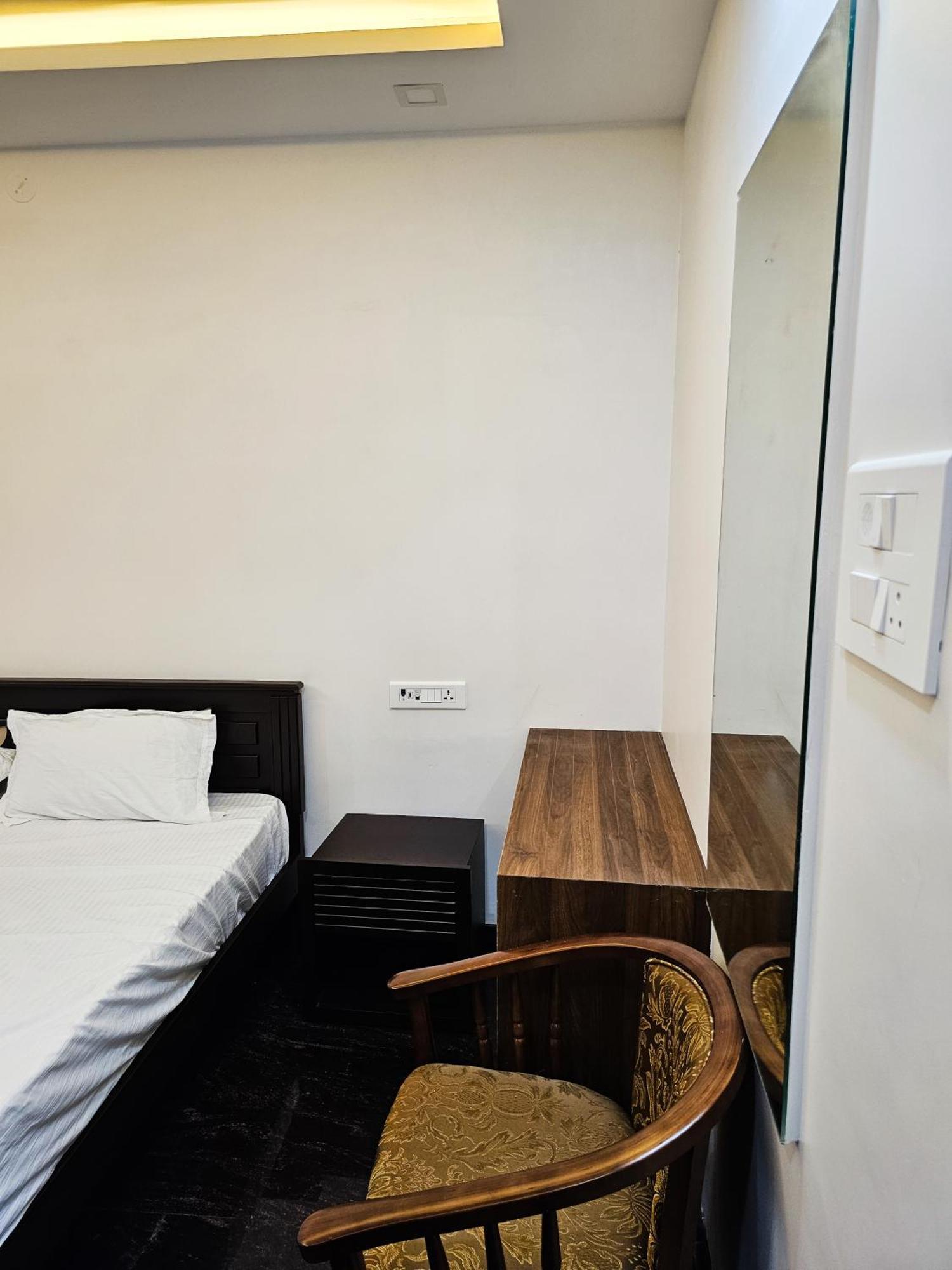 Hotel Jp Residency à Yelagiri Extérieur photo
